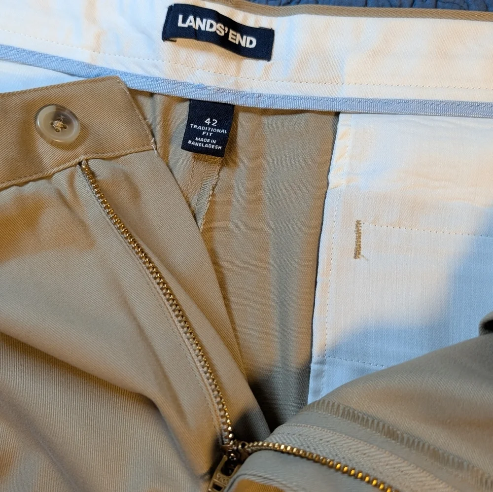 Lands’ End Khaki Shorts Men’s Size 42 Traditional Fit Pleated Dark Khaki (E14)